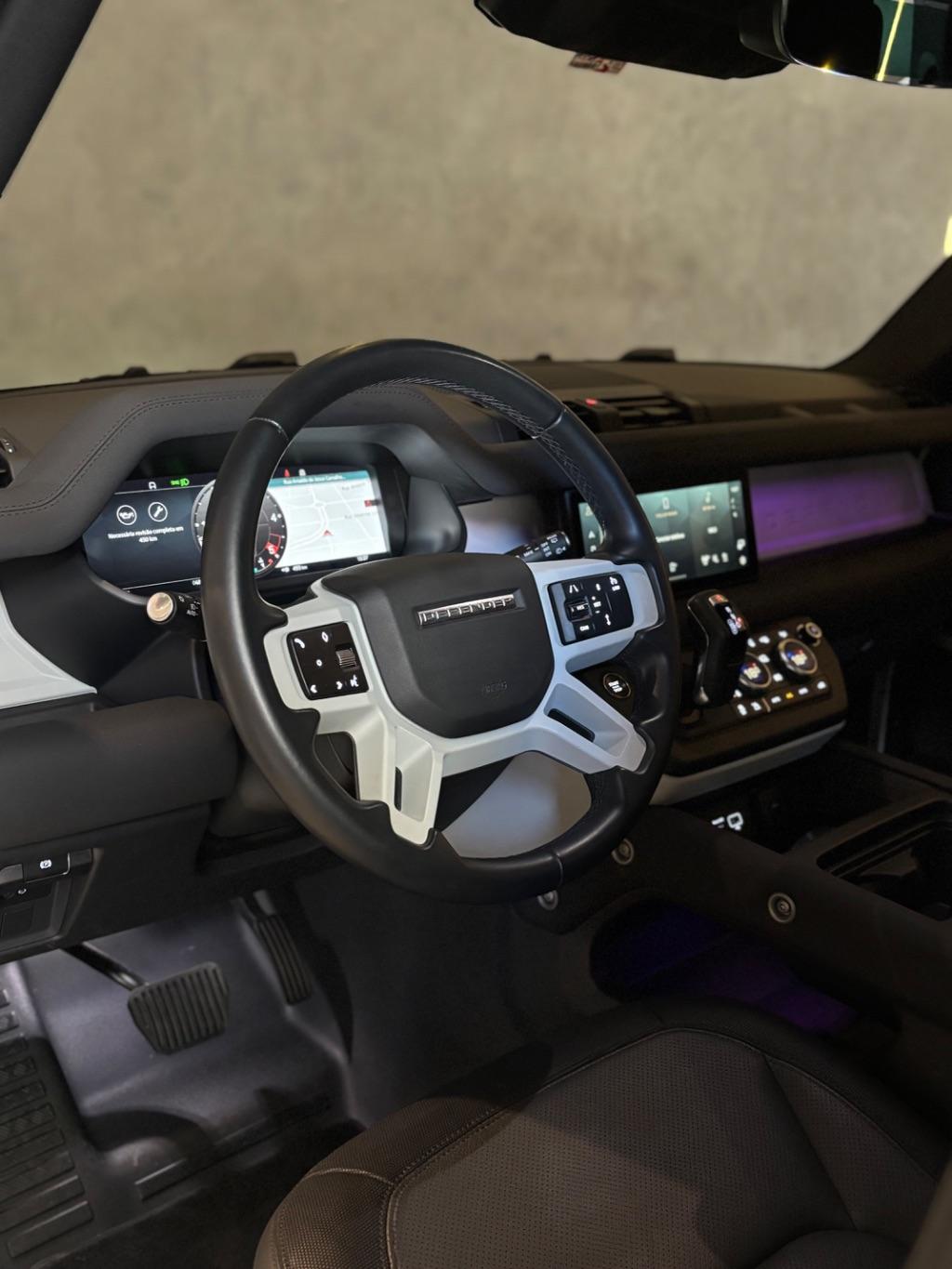 LAND ROVER Defender 110 - Foto