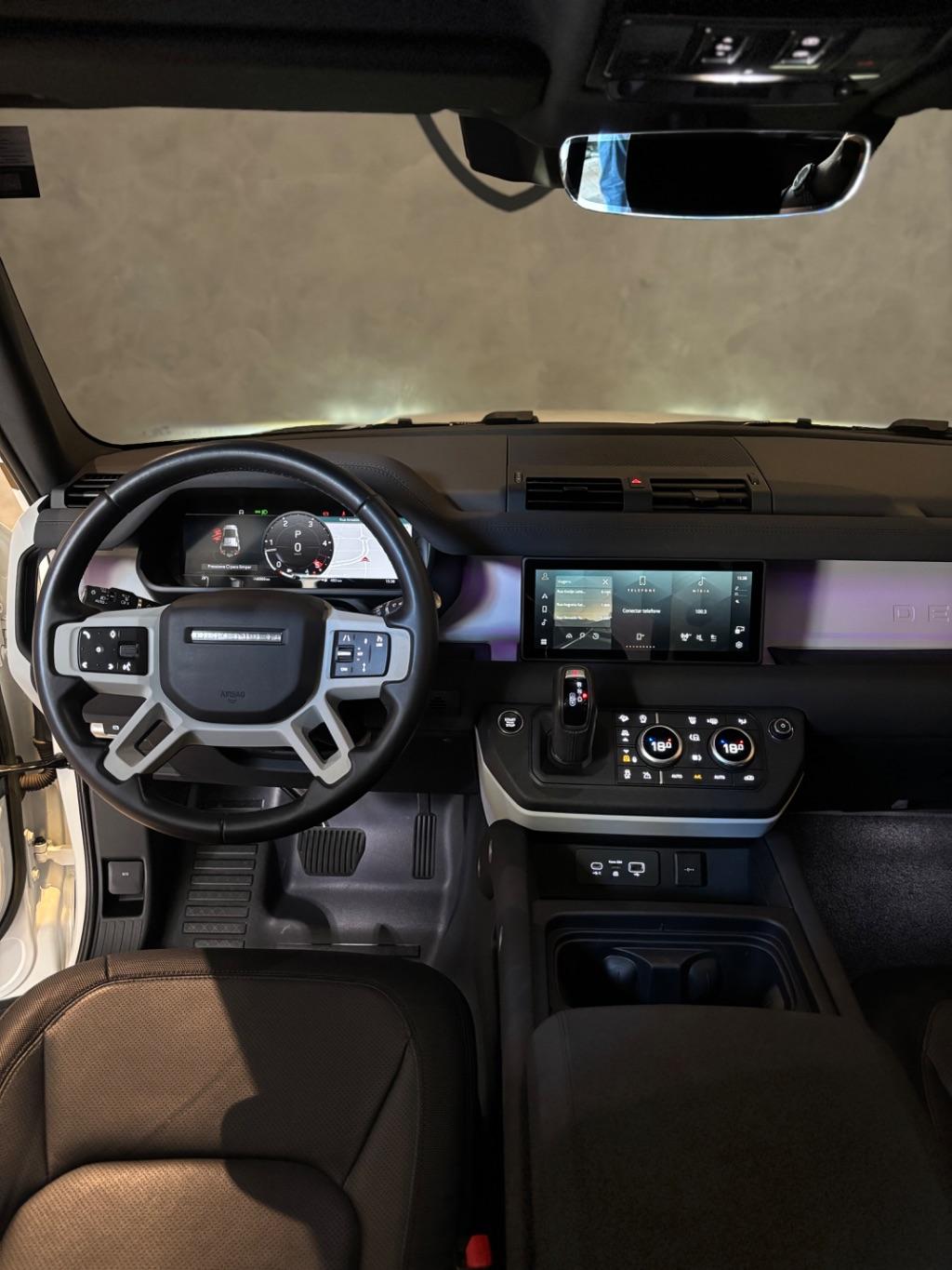 LAND ROVER Defender 110 - Foto