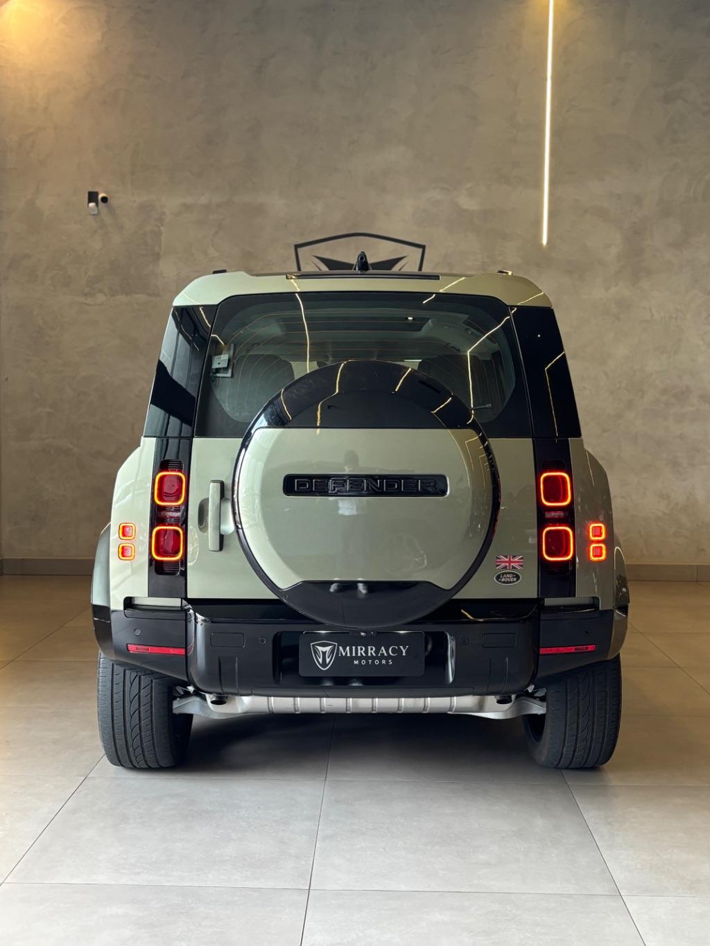 LAND ROVER Defender 110 - Foto