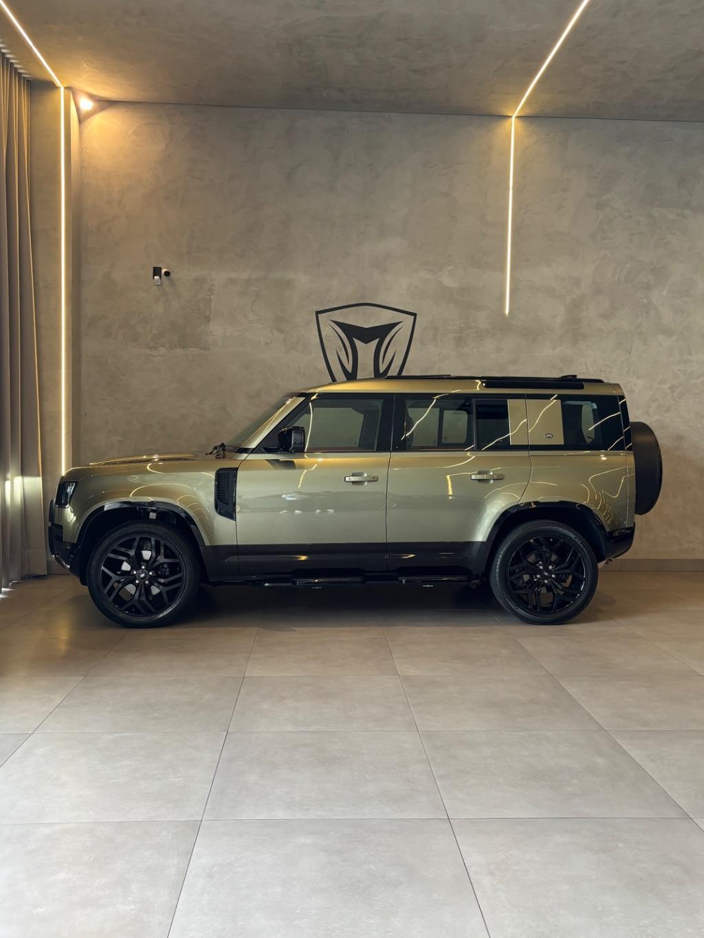 LAND ROVER Defender 110 - Foto