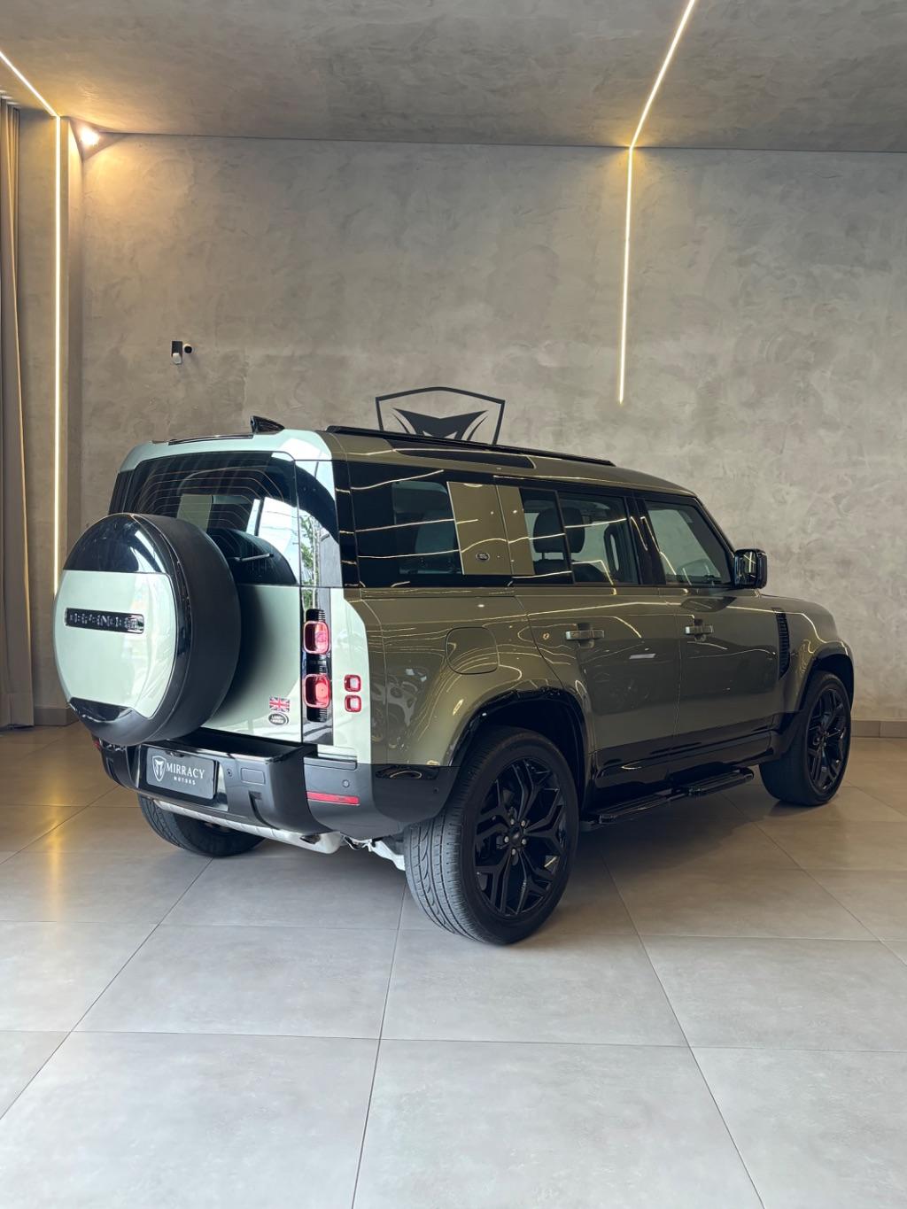 LAND ROVER Defender 110 - Foto