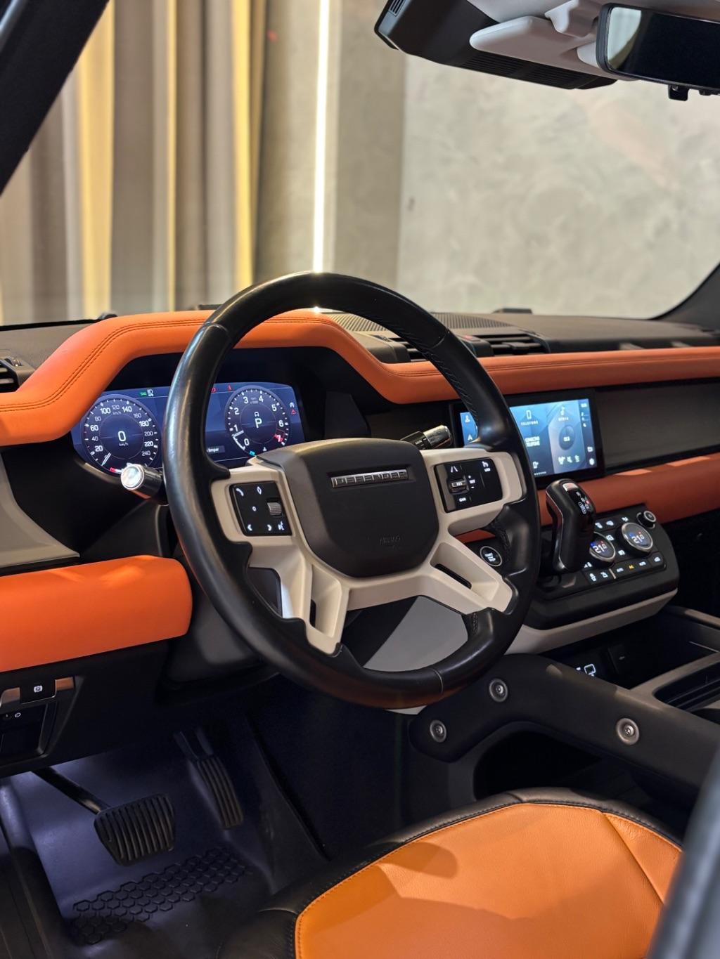 LAND ROVER Defender 110 - Foto