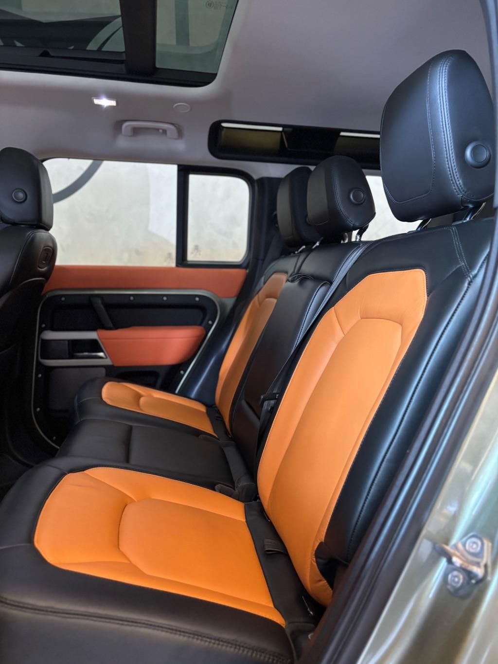 LAND ROVER Defender 110 - Foto