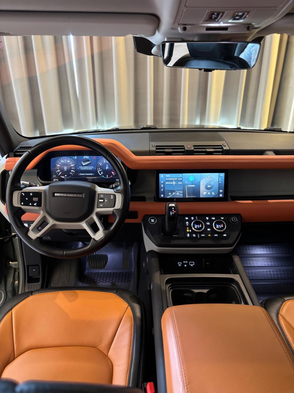 LAND ROVER Defender 110 - Foto