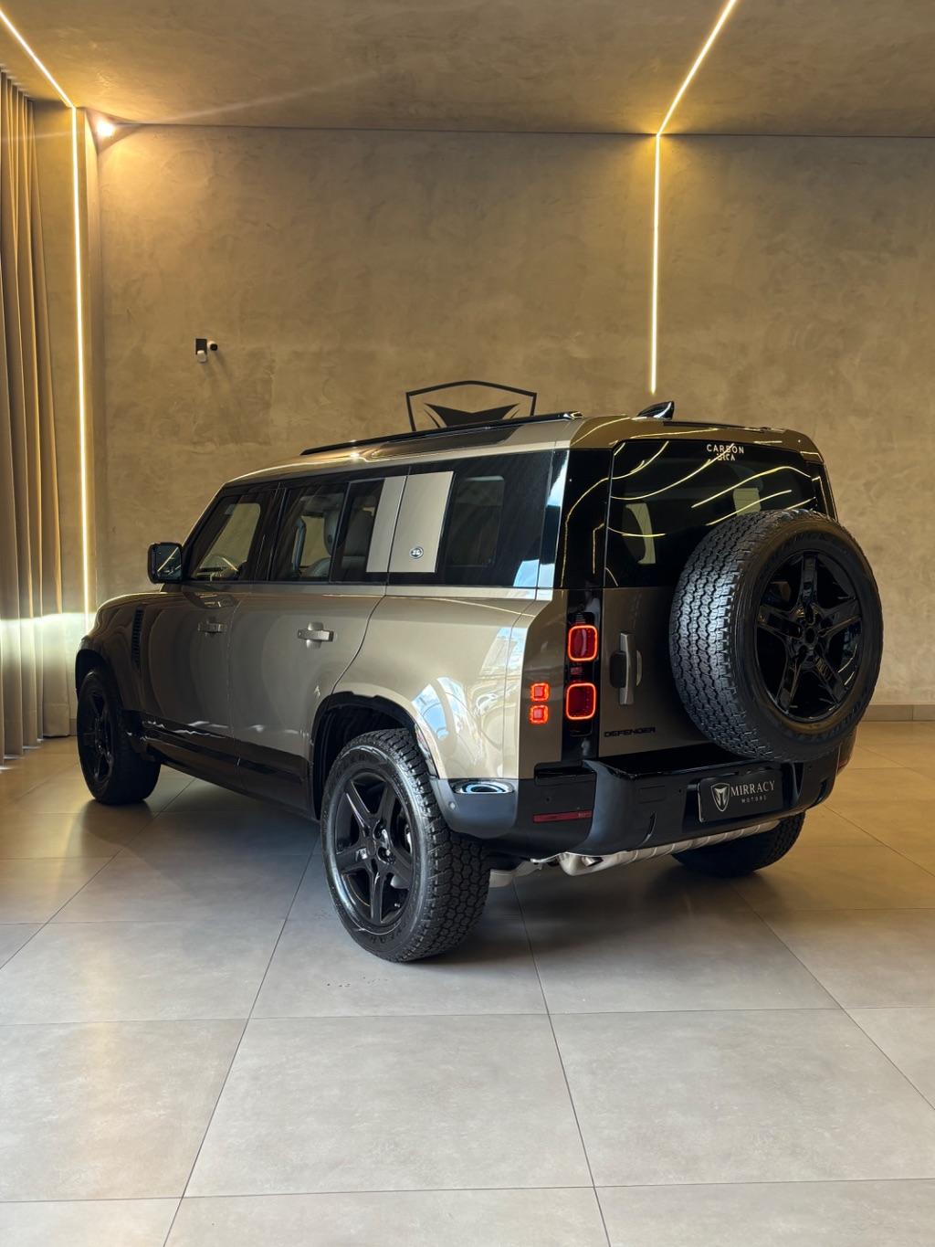 LAND ROVER Defender 110 - Foto