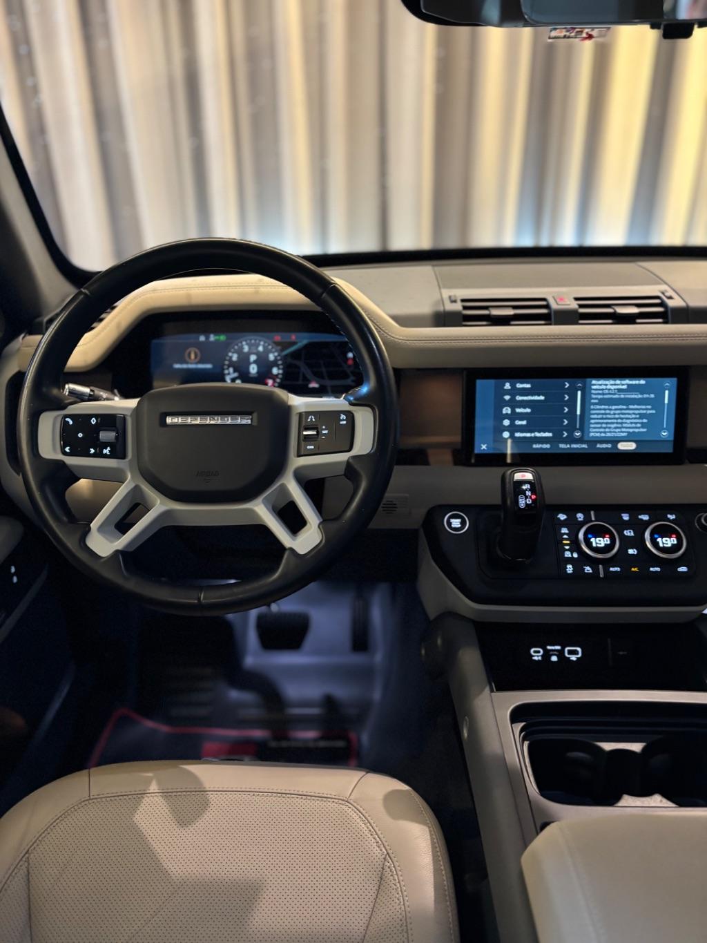 LAND ROVER Defender 110 - Foto