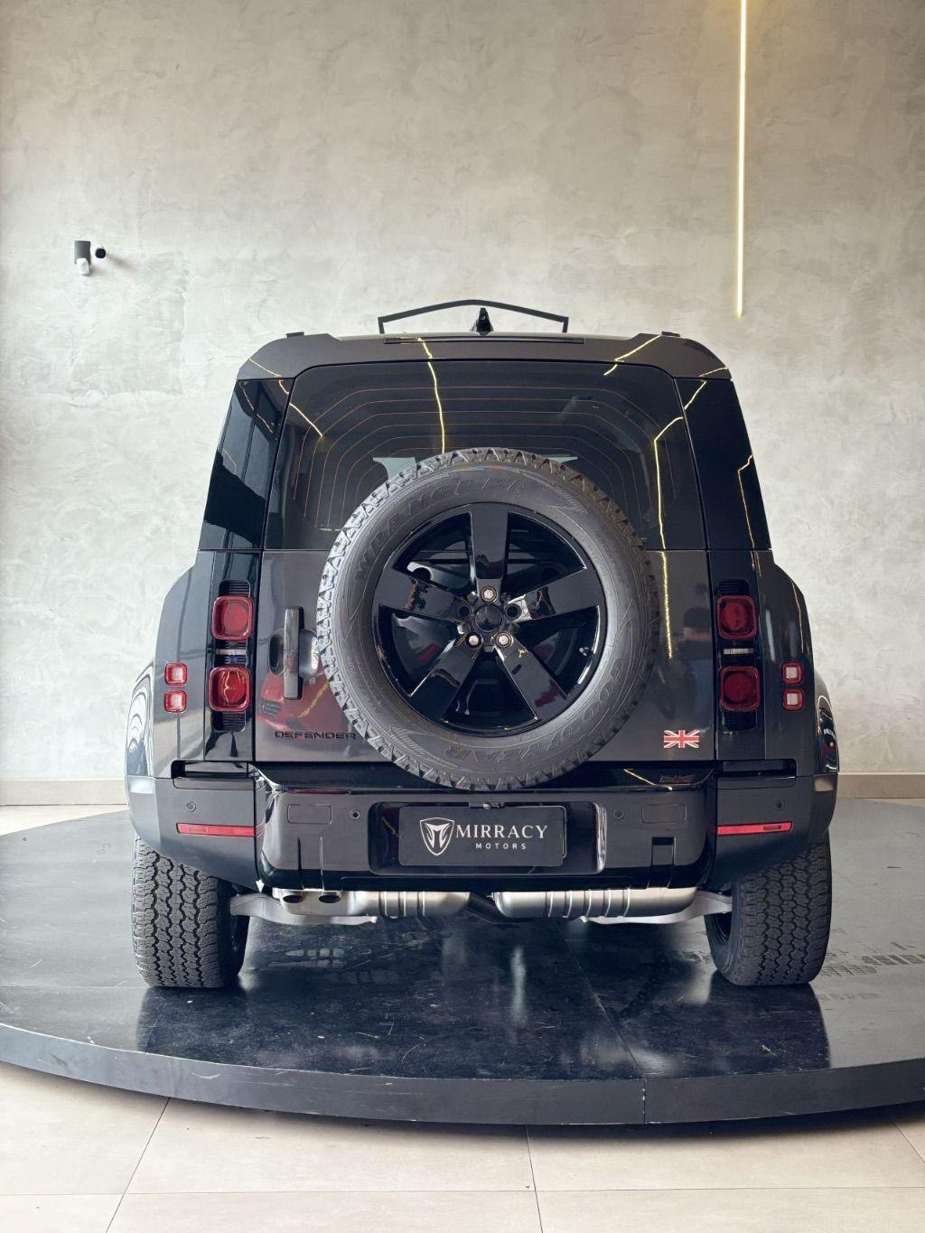 LAND ROVER Defender 110 - Foto