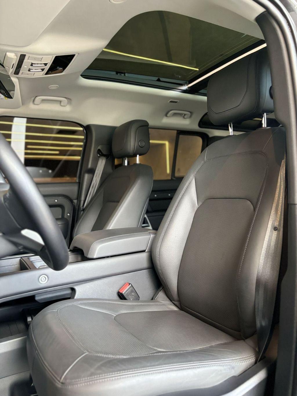 LAND ROVER Defender 110 - Foto