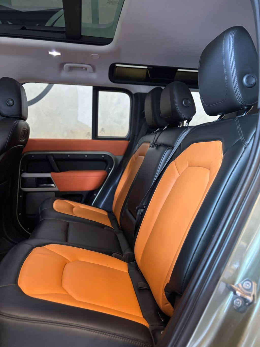 LAND ROVER Defender 110 - Foto