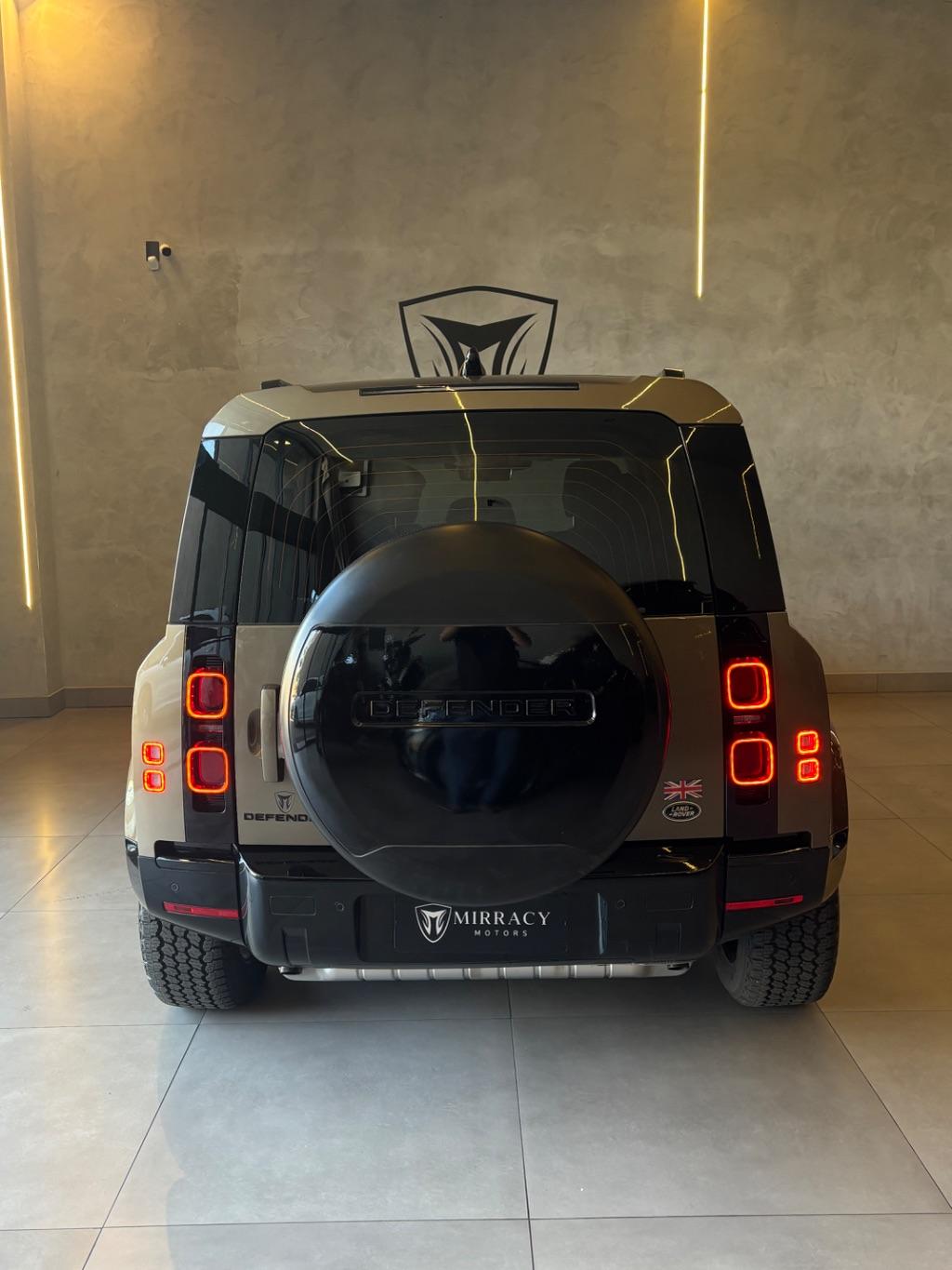 LAND ROVER Defender 110 - Foto