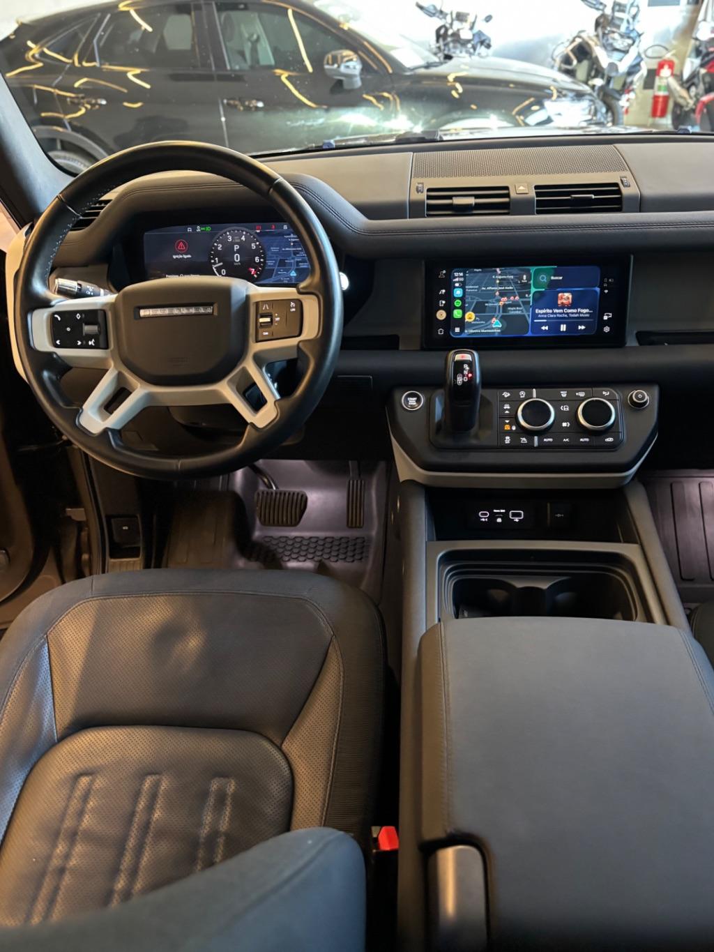 LAND ROVER Defender 110 - Foto