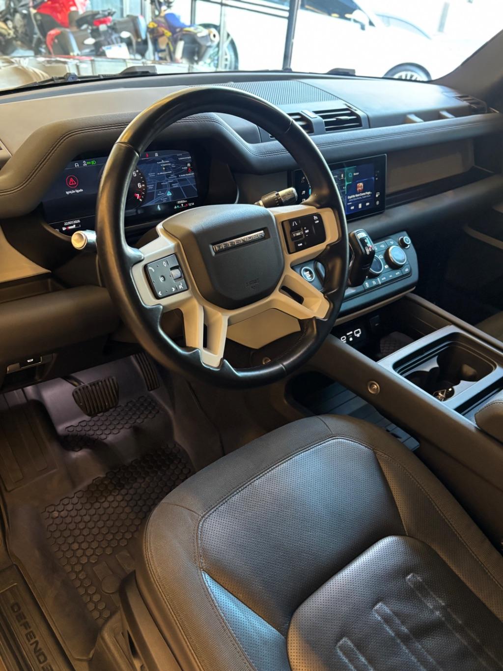 LAND ROVER Defender 110 - Foto