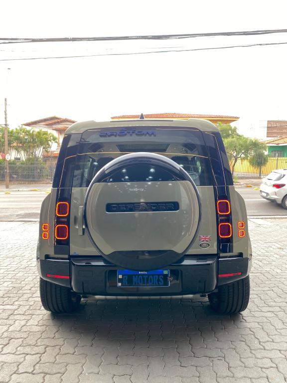 LAND ROVER Defender 110 - Foto