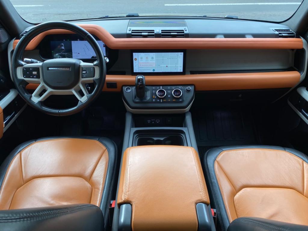 LAND ROVER Defender 110 - Foto