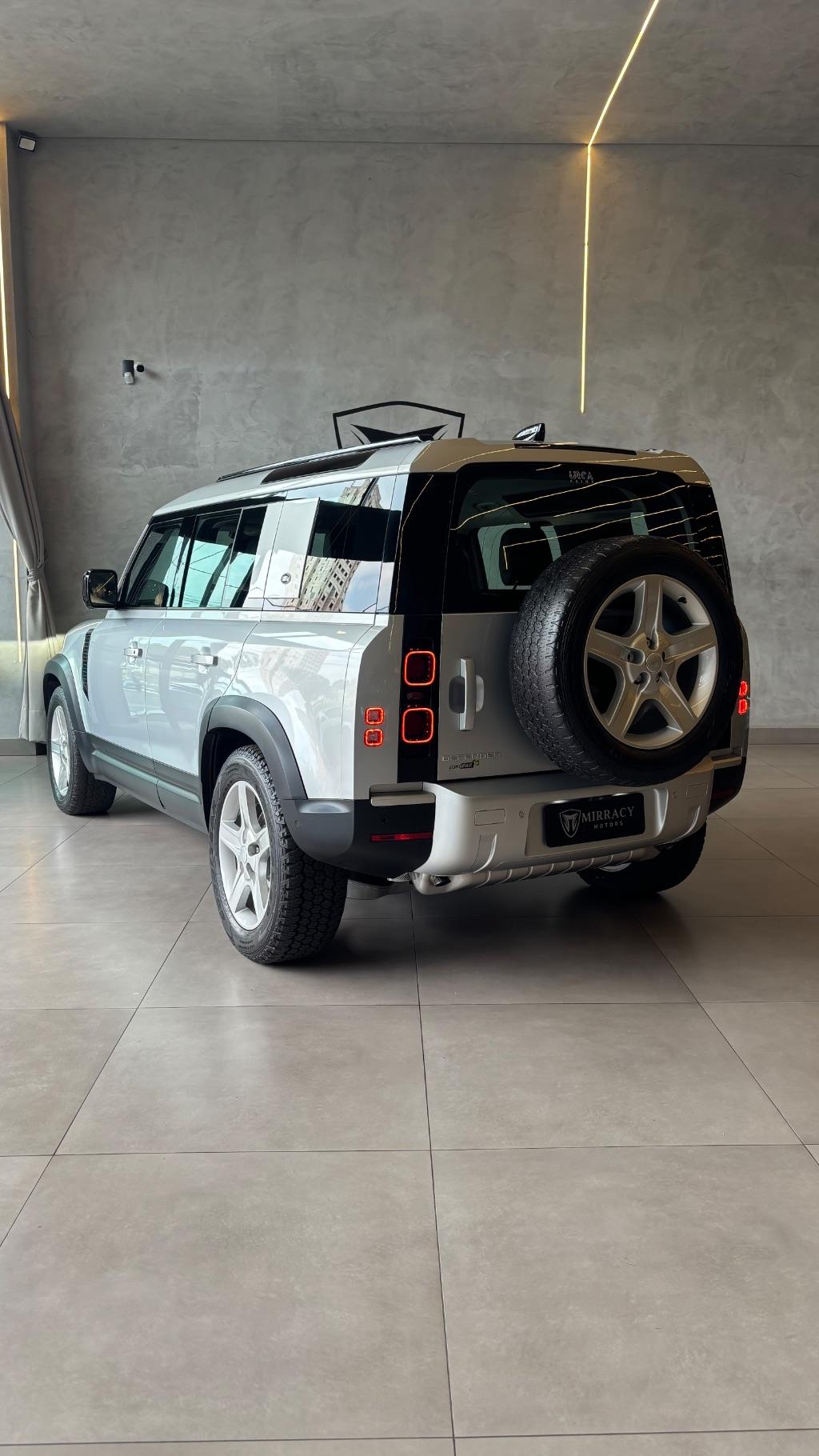 LAND ROVER Defender 110 - Foto