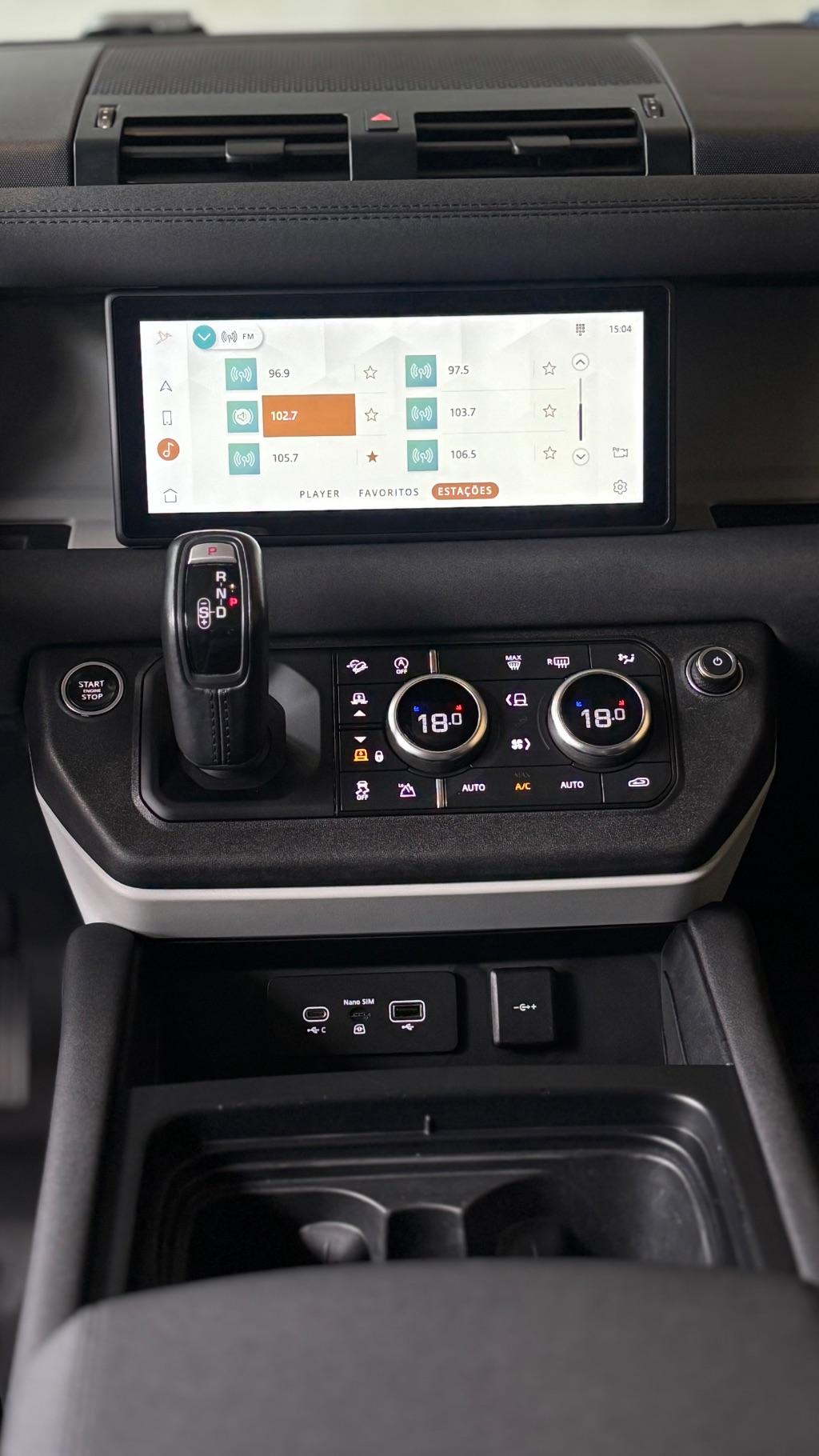 LAND ROVER Defender 110 - Foto