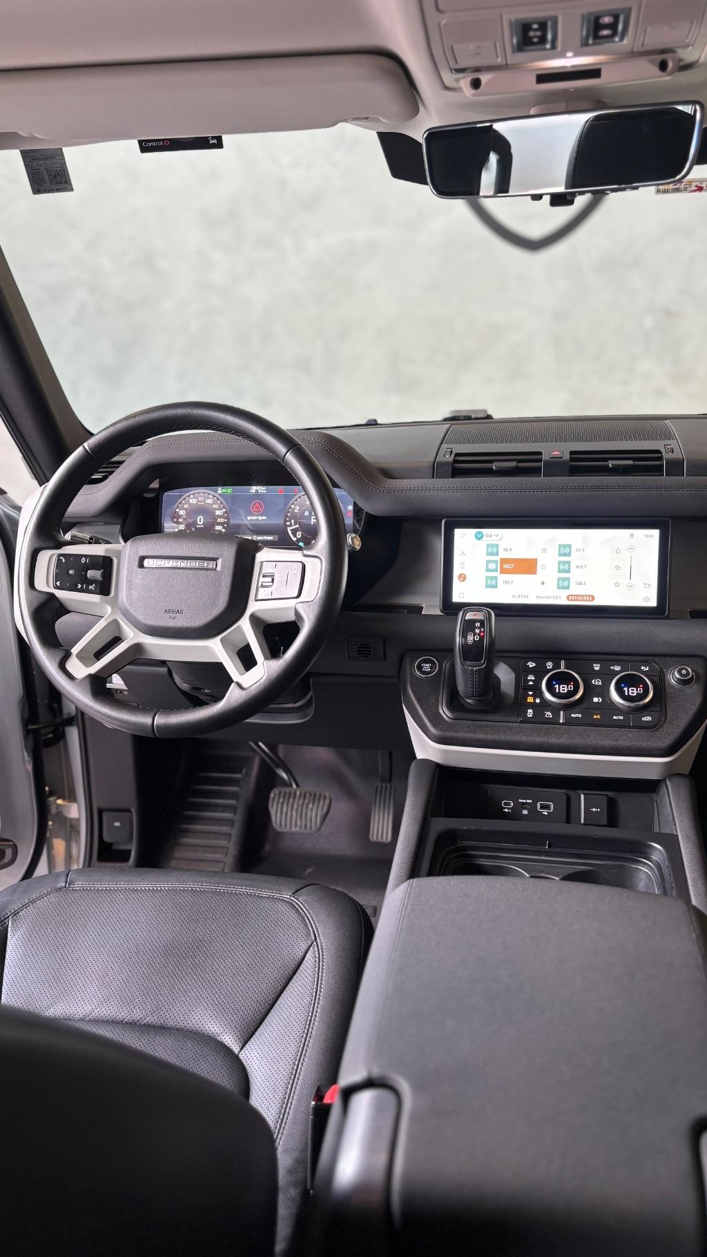 LAND ROVER Defender 110 - Foto