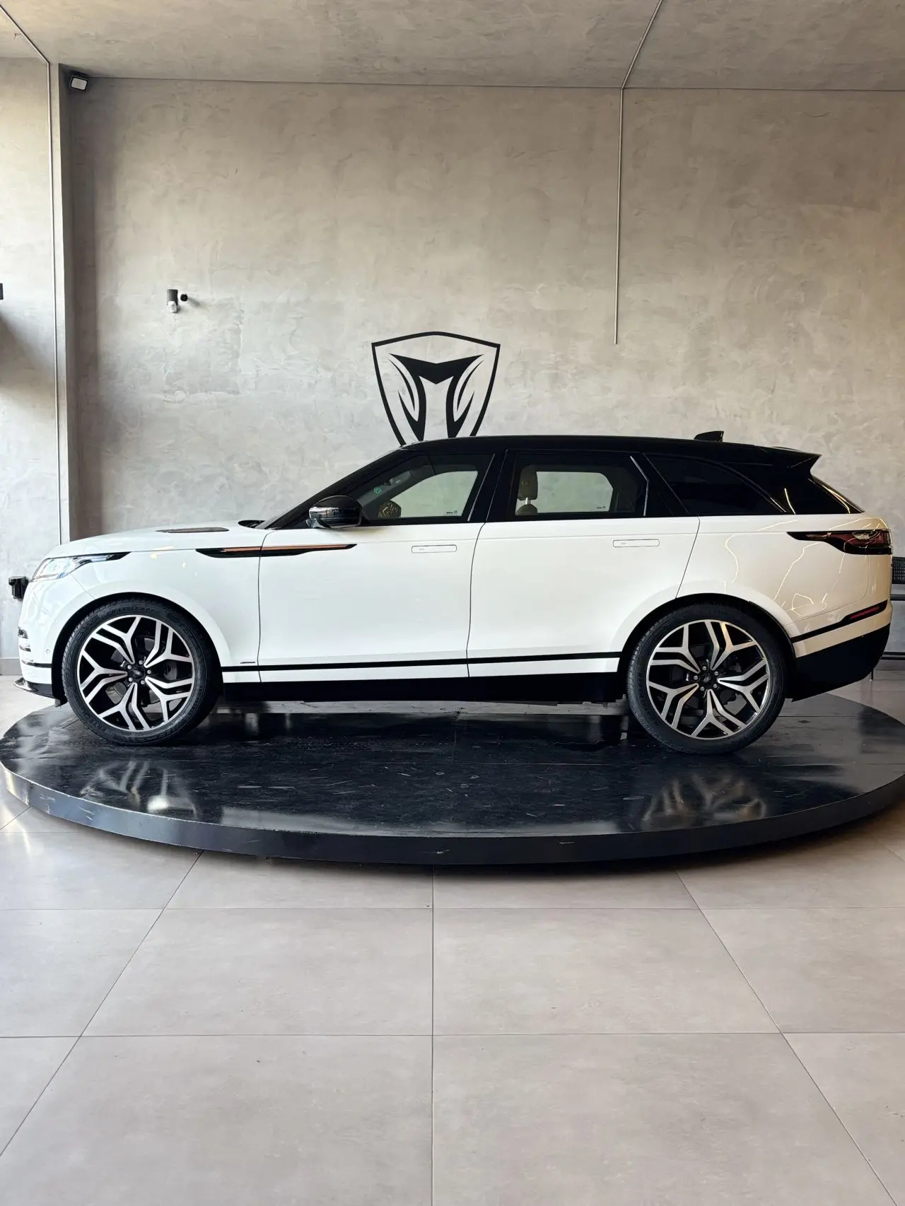 LAND ROVER Range Rover Velar - Foto