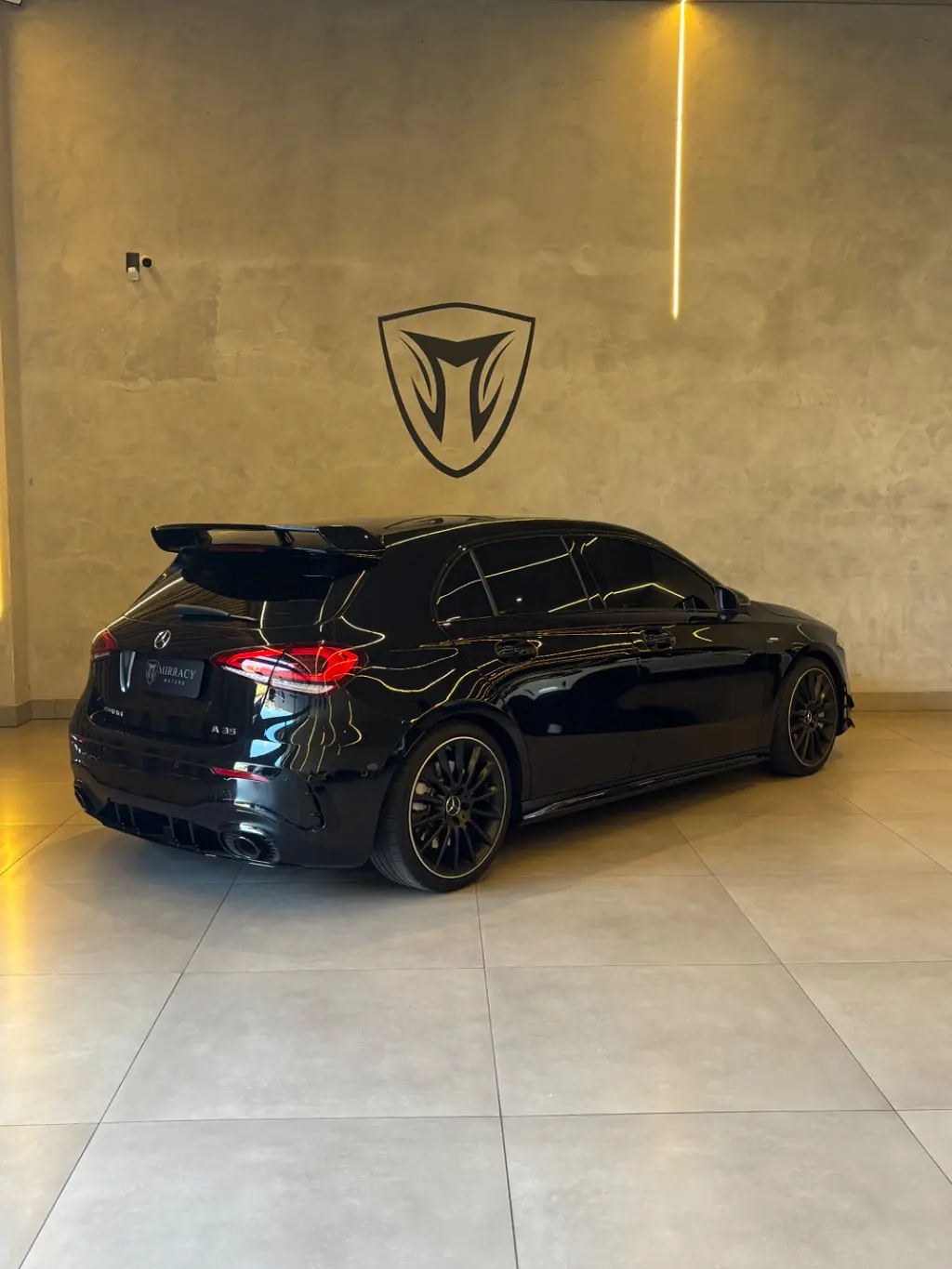 MERCEDES-BENZ A 35 AMG Hatch - Foto
