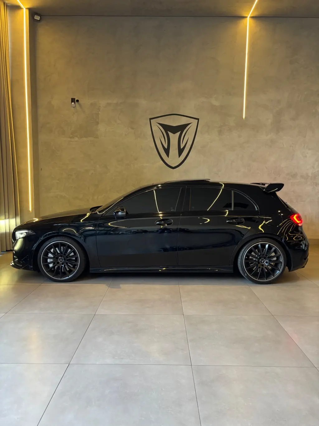 MERCEDES-BENZ A 35 AMG Hatch - Foto