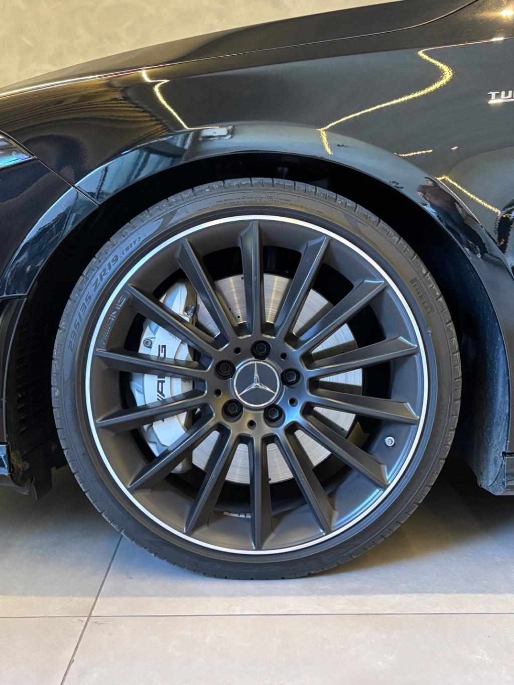 MERCEDES-BENZ A 35 AMG Hatch - Foto