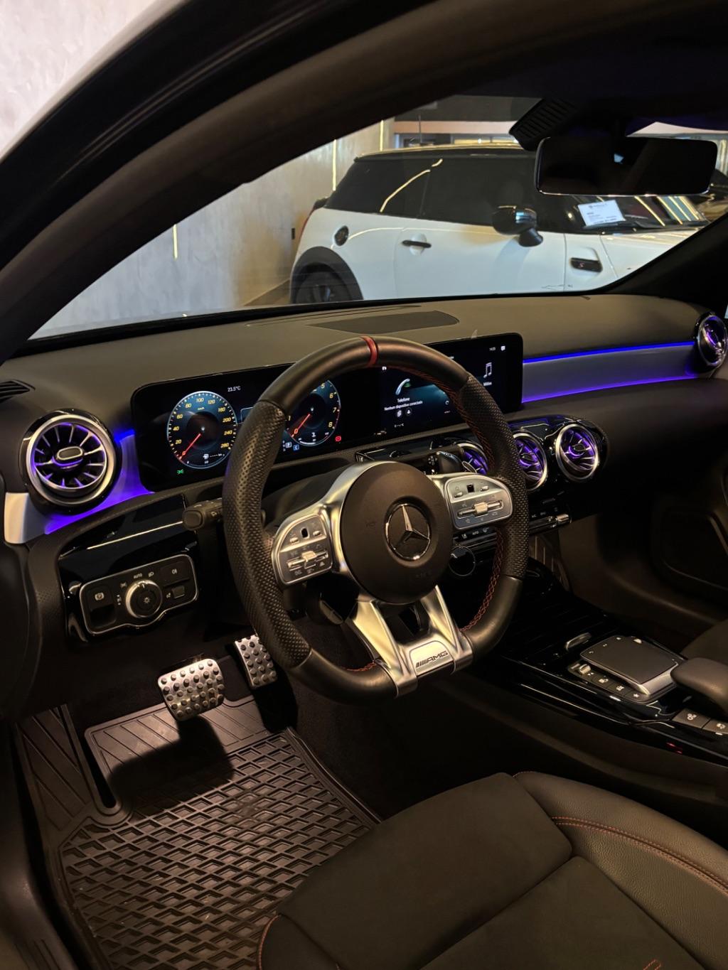 MERCEDES-BENZ A 35 AMG Hatch - Foto