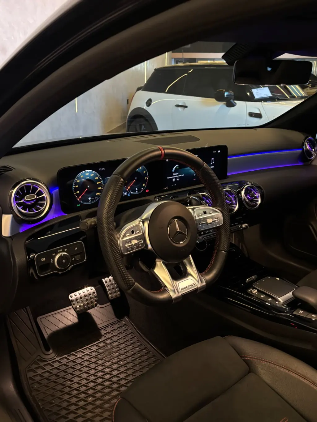 MERCEDES-BENZ A 35 AMG Hatch - Foto