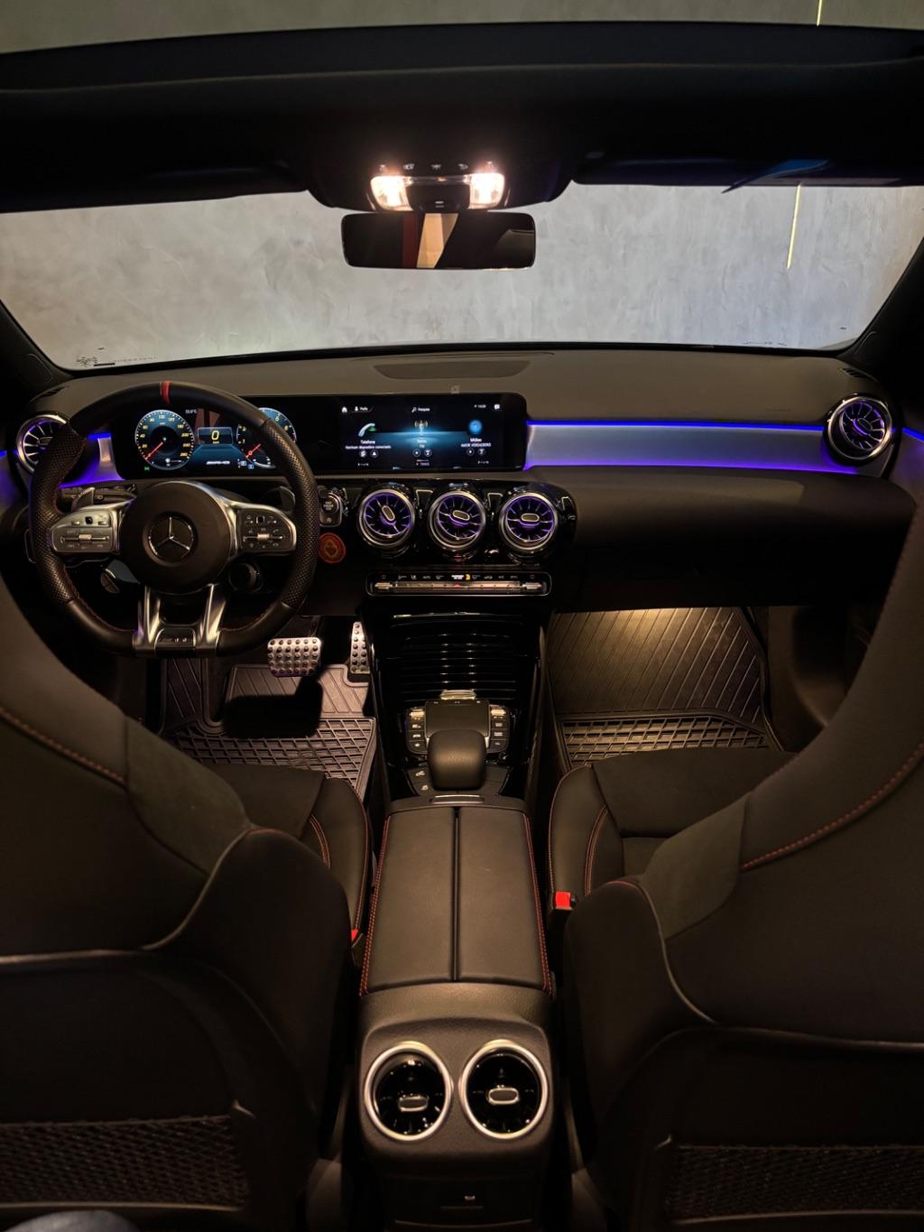 MERCEDES-BENZ A 35 AMG Hatch - Foto