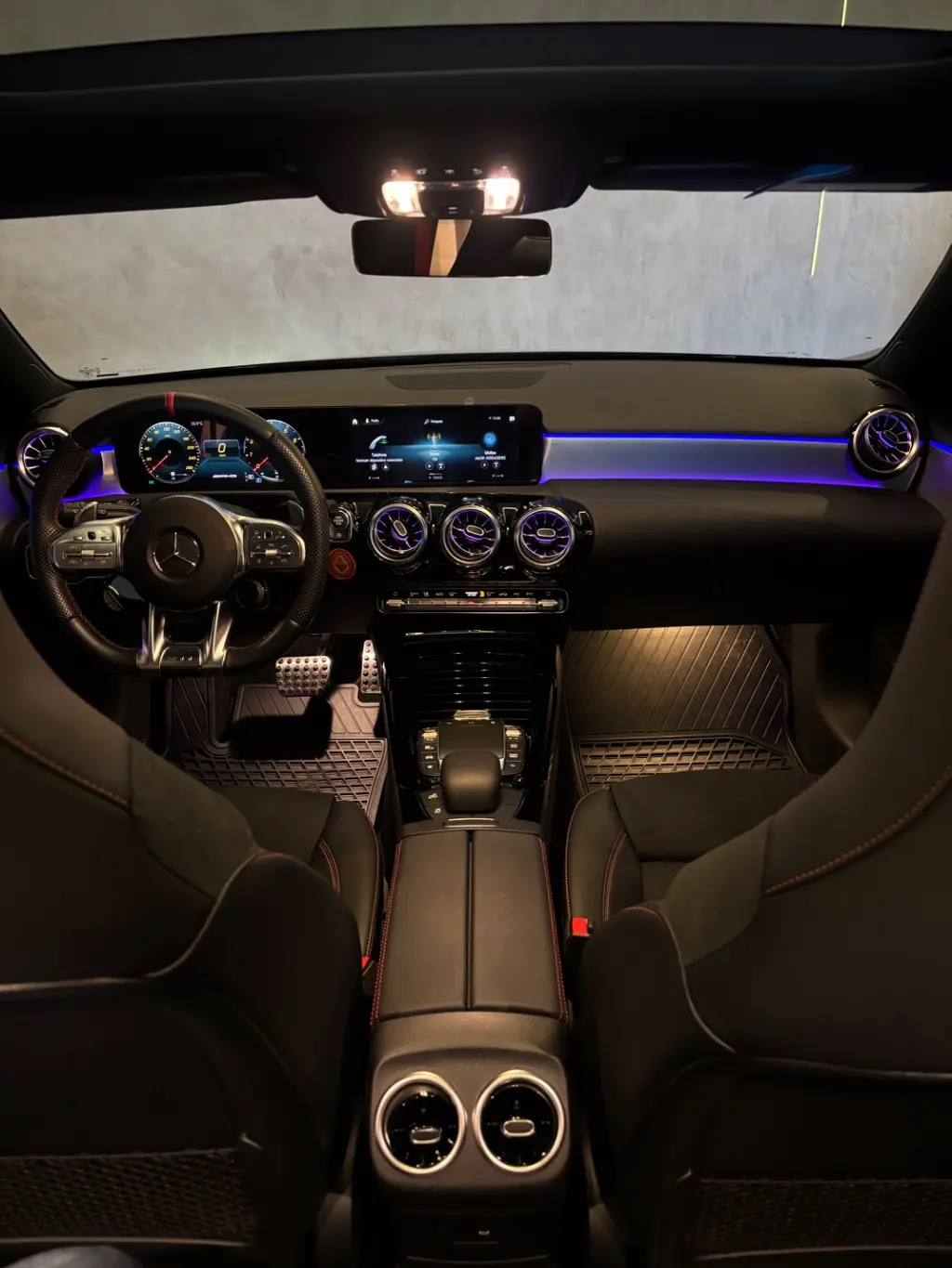MERCEDES-BENZ A 35 AMG Hatch - Foto