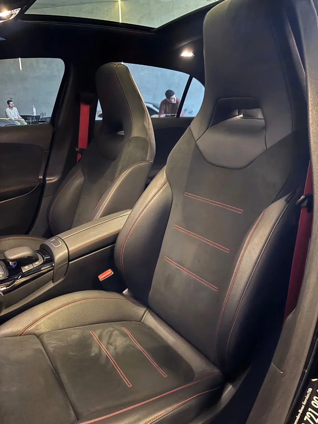 MERCEDES-BENZ A 35 AMG Hatch - Foto