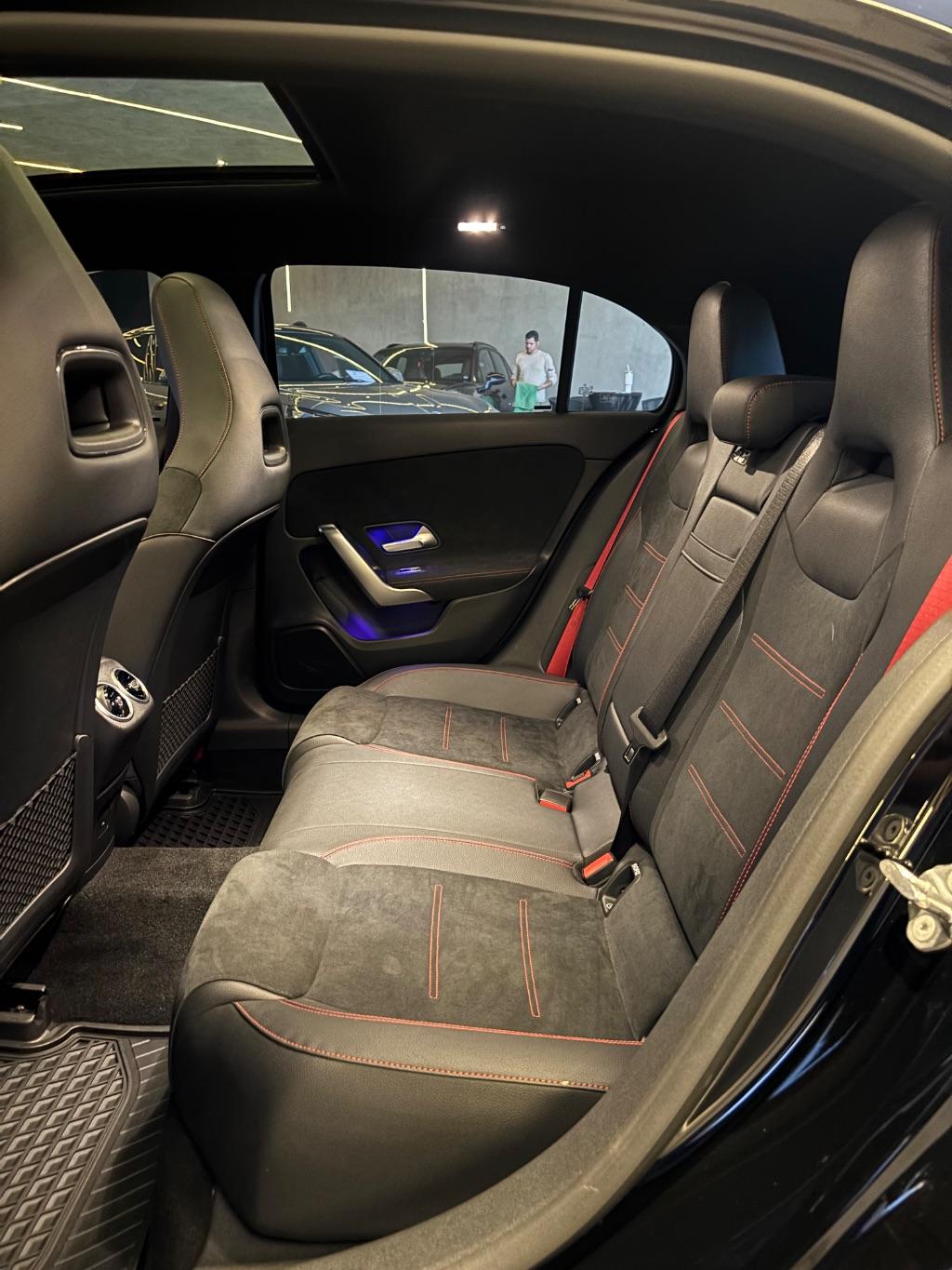 MERCEDES-BENZ A 35 AMG Hatch - Foto