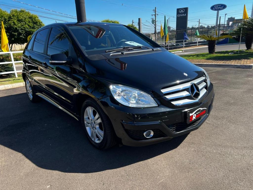 MERCEDES-BENZ B 180 - Foto