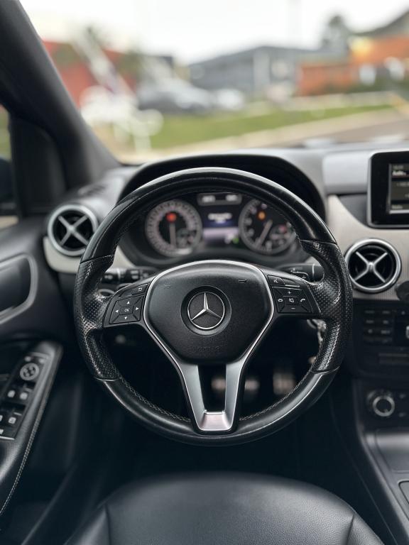 MERCEDES-BENZ B 200 - Foto