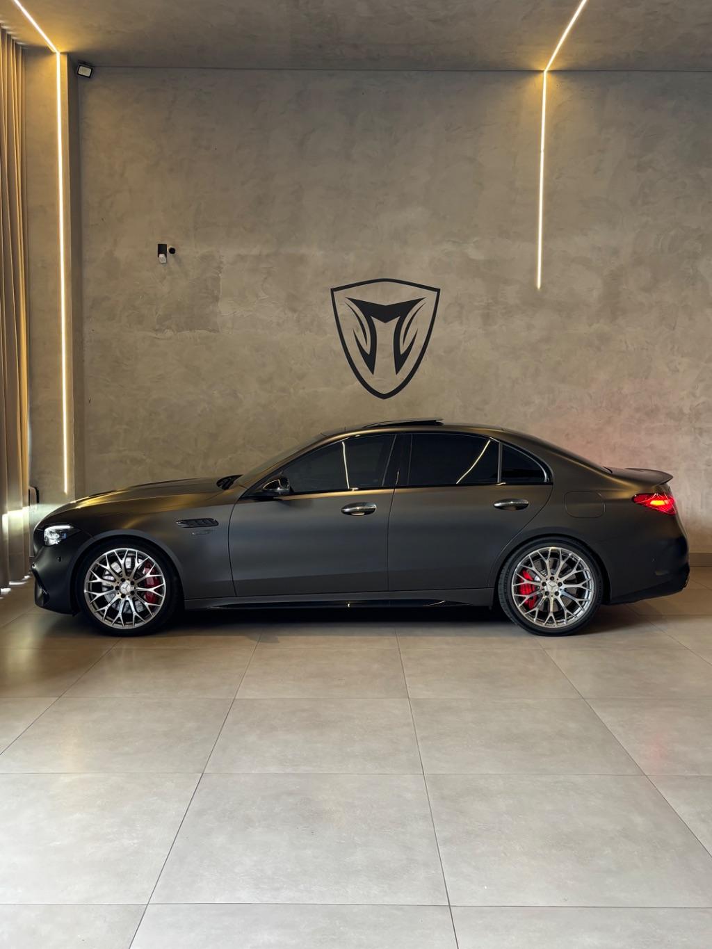 MERCEDES-BENZ C 63 AMG - Foto