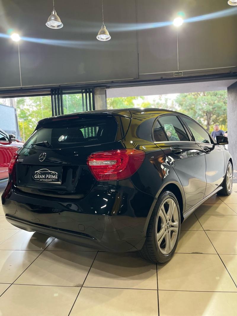 MERCEDES-BENZ CLA 200 - Foto