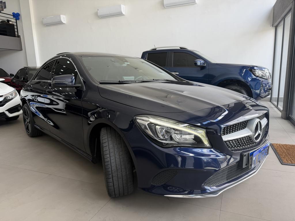 MERCEDES-BENZ CLA 200 - Foto