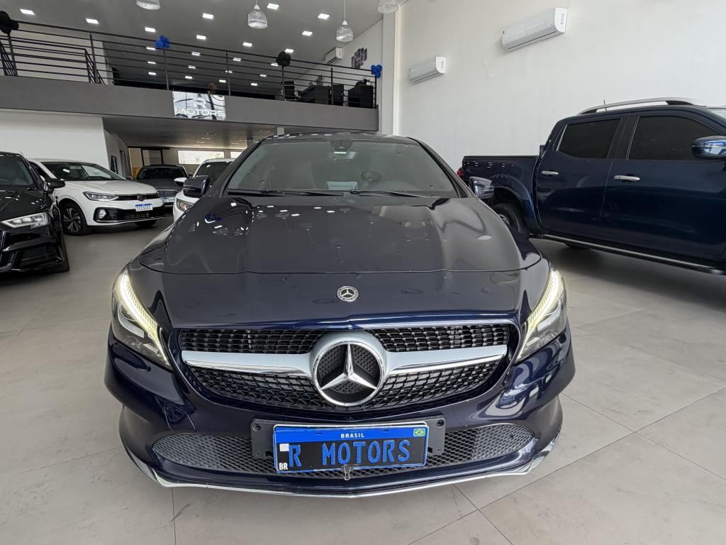 MERCEDES-BENZ CLA 200 - Foto