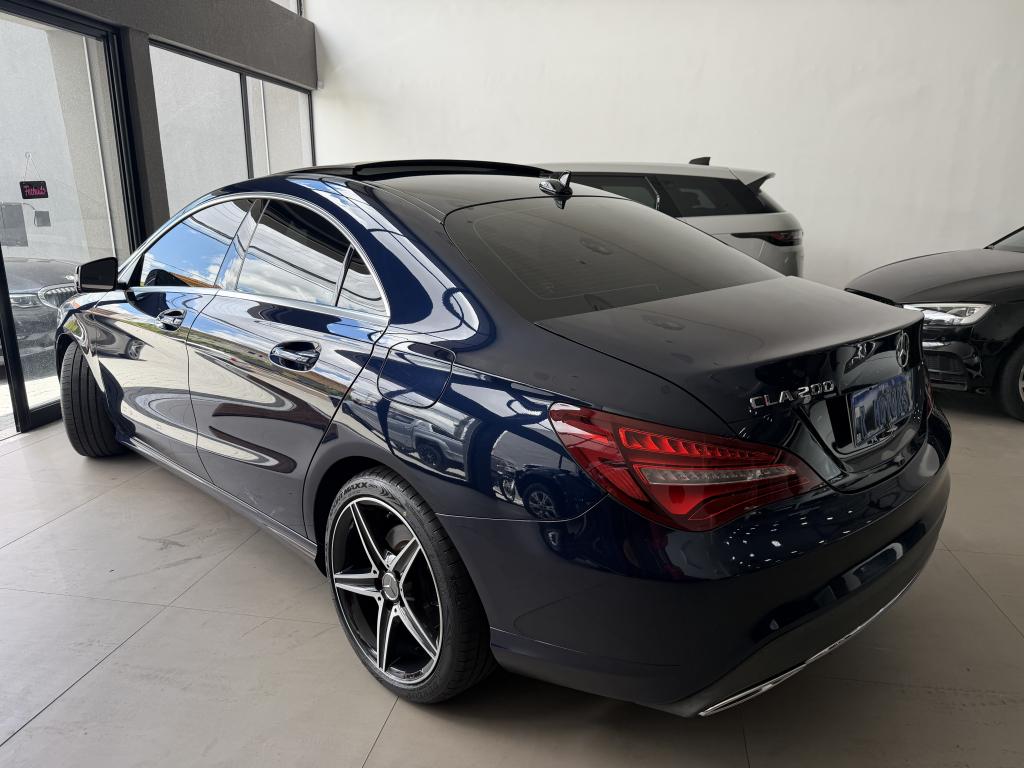 MERCEDES-BENZ CLA 200 - Foto