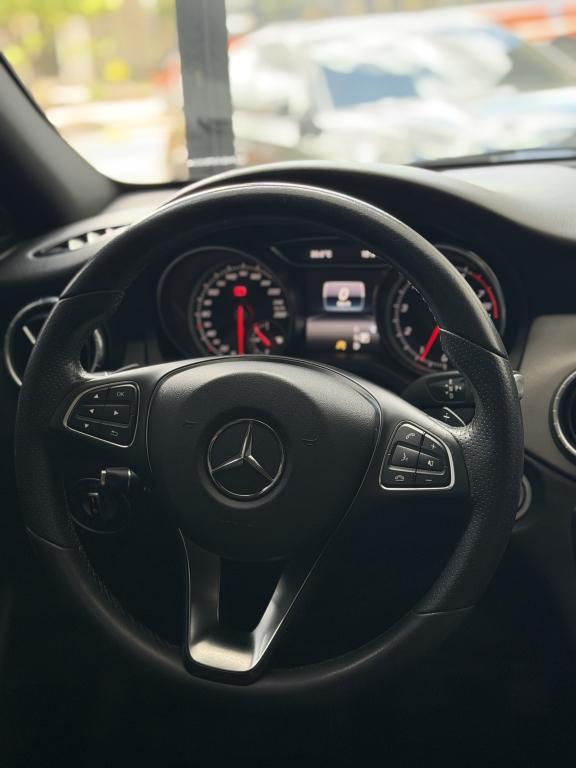 MERCEDES-BENZ CLA 200 - Foto