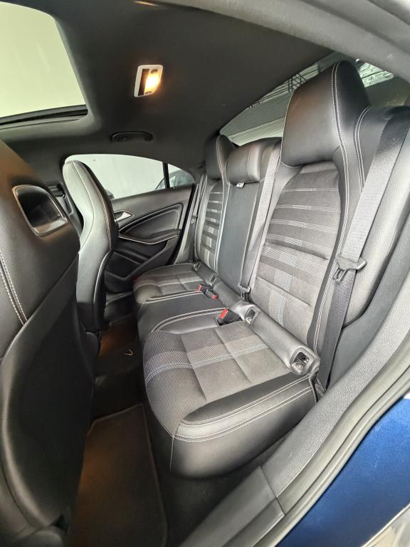 MERCEDES-BENZ CLA 200 - Foto