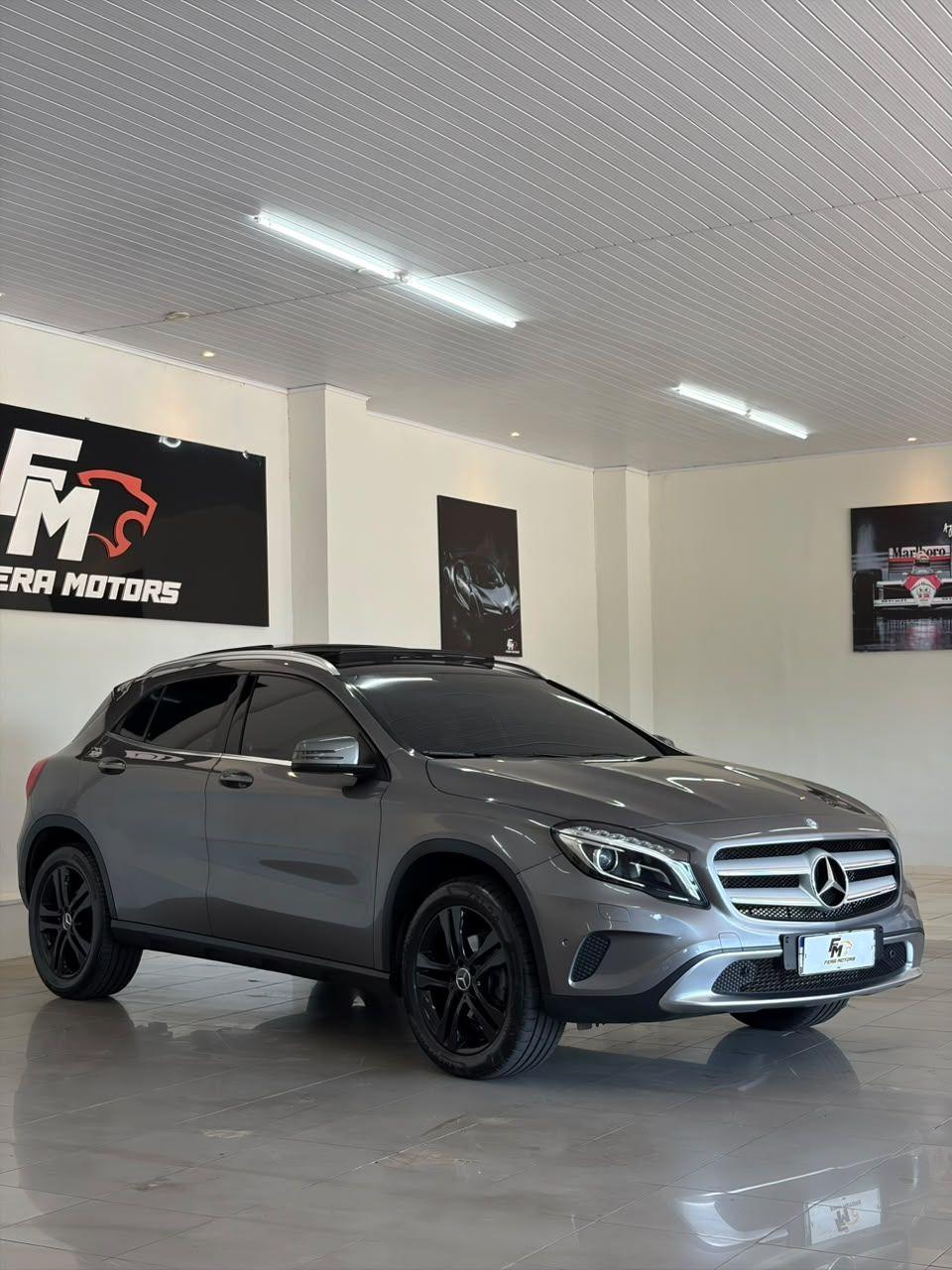 MERCEDES-BENZ CLA 200 - Foto
