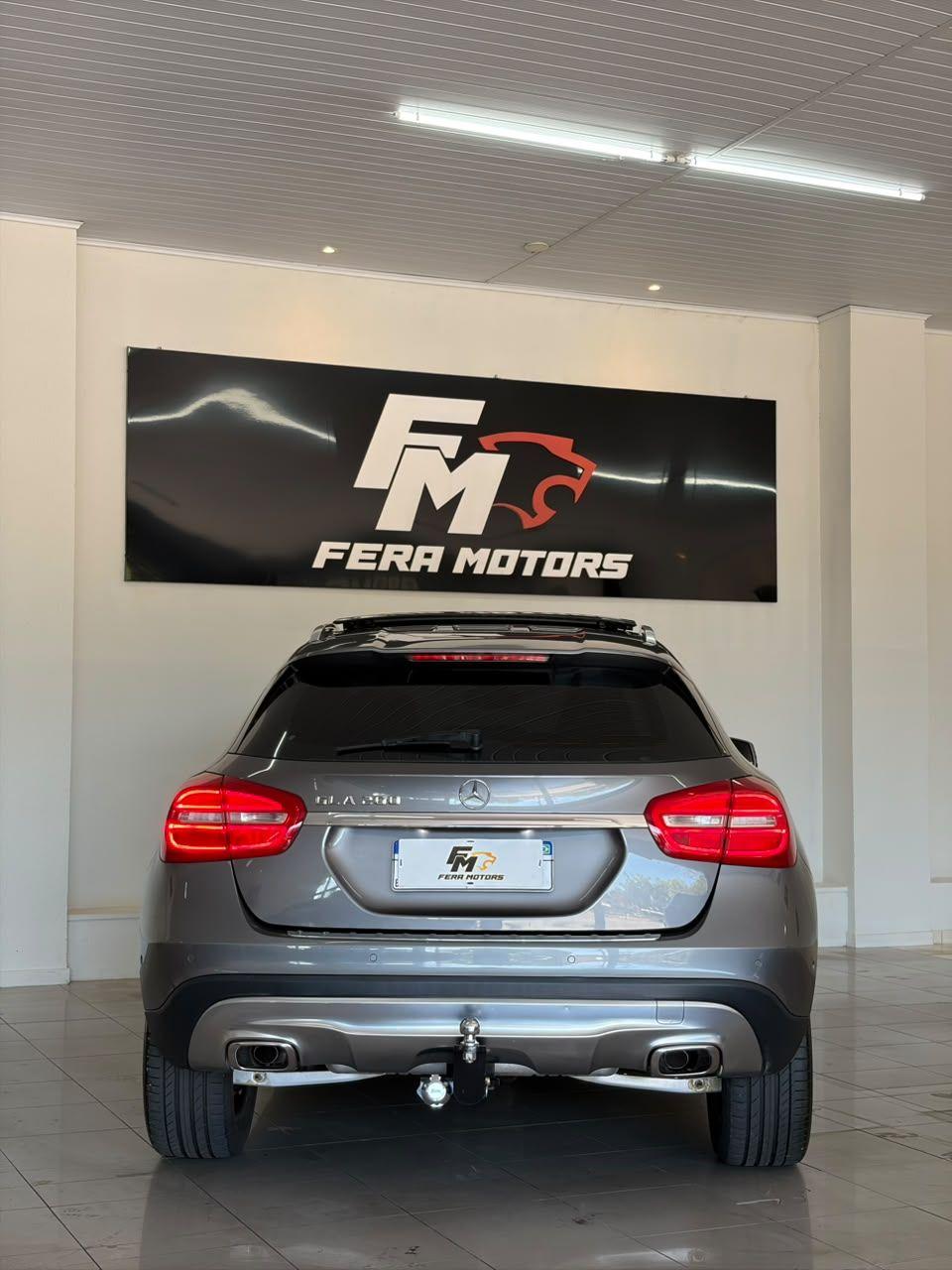 MERCEDES-BENZ CLA 200 - Foto