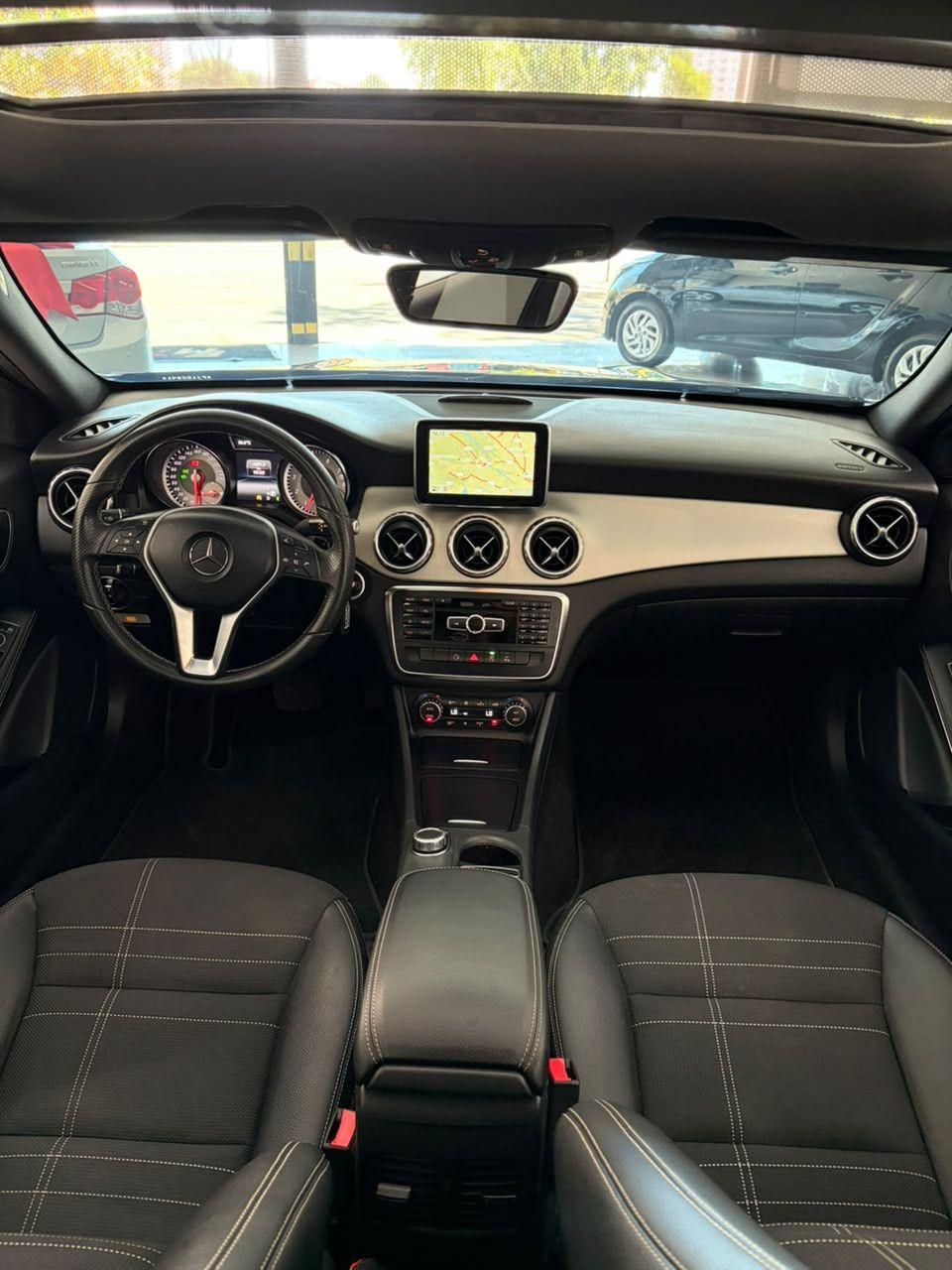 MERCEDES-BENZ CLA 200 - Foto