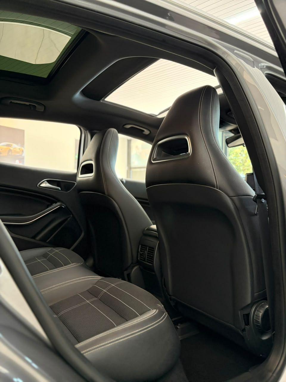 MERCEDES-BENZ CLA 200 - Foto