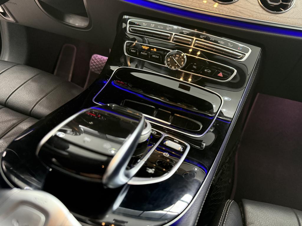 MERCEDES-BENZ E 300 - Foto