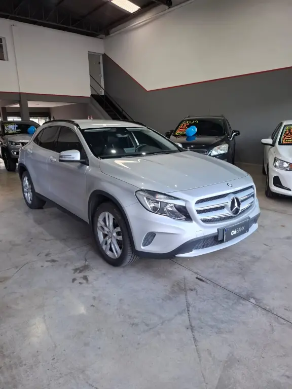 MERCEDES-BENZ GLA 200 - Foto