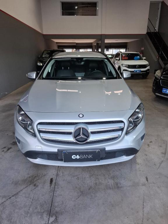 MERCEDES-BENZ GLA 200 - Foto