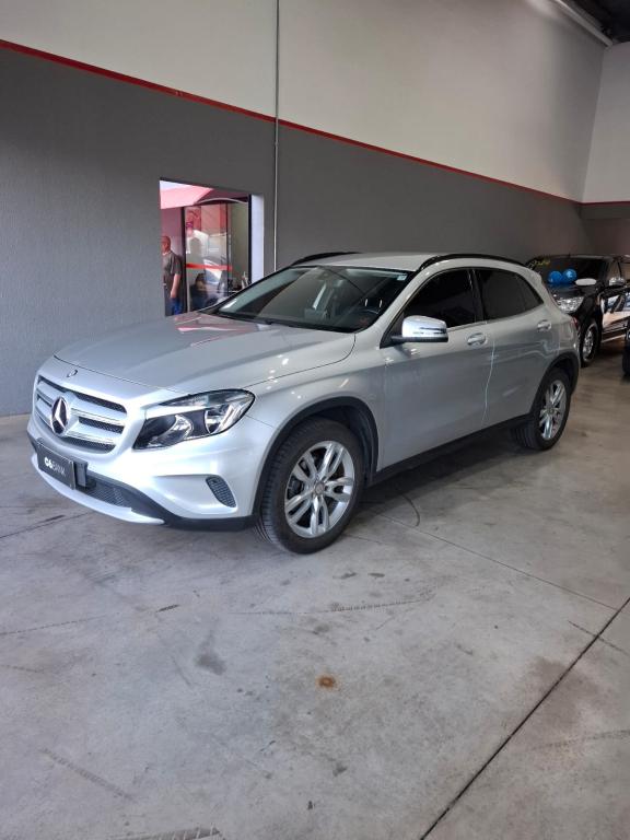 MERCEDES-BENZ GLA 200 - Foto