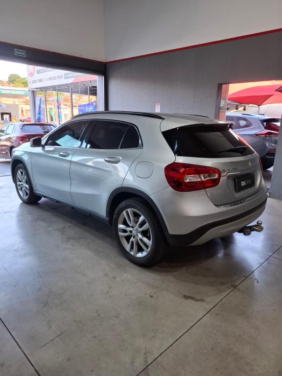 MERCEDES-BENZ GLA 200 - Foto