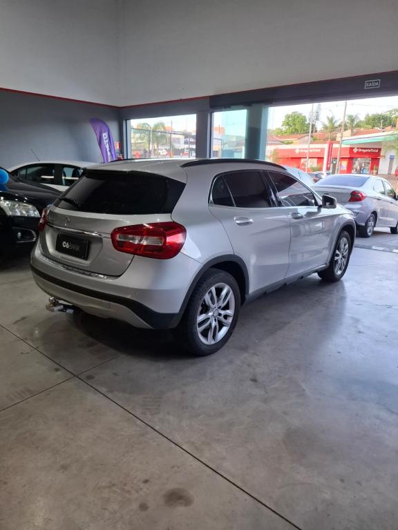 MERCEDES-BENZ GLA 200 - Foto